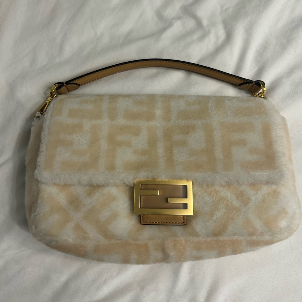 FENDI NWT Shearling Vitello Dolce Macro FF 1974 Baguette White Ice Cuoio